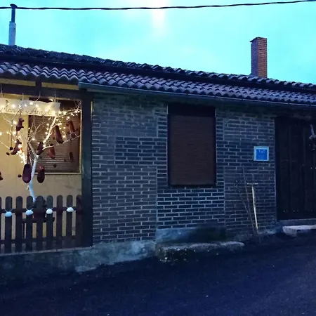 Casa Manuel Y Ana Maria. Holiday home Llombera