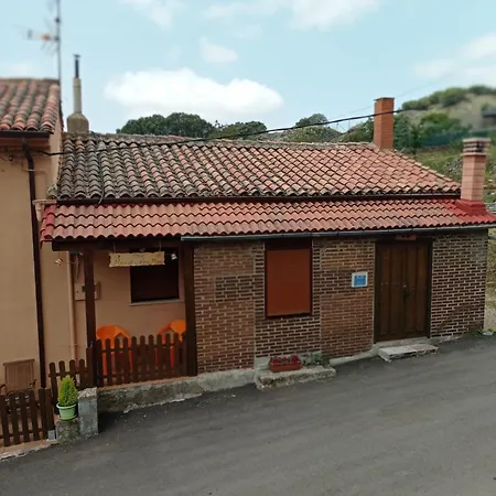Casa Manuel Y Ana Maria. Llombera