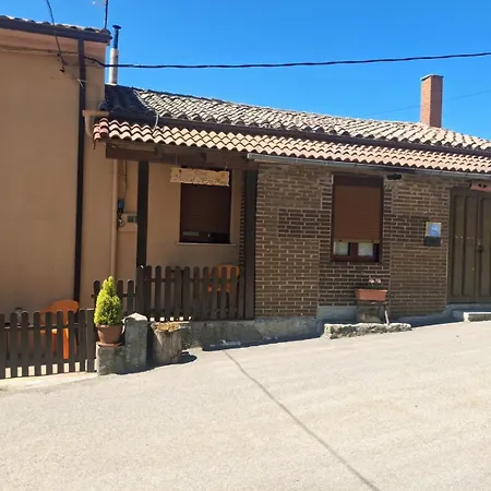 Casa Manuel Y Ana Maria. Llombera